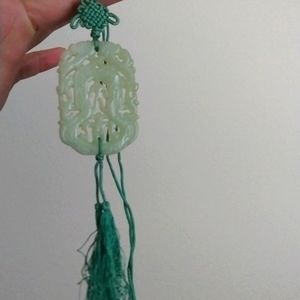 VINTAGE CHINESE IMPORT CARVED WHITE GREEN JADE PENDANT NECKLACE (human figure)